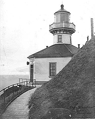 Alaska / Cape Sarichef lighthouse (1)
Photo from [url=http://www.uscg.mil/history/weblighthouses/LHAK.asp]US Coast Guard site[/url]
Keywords: Alaska;United States;Historic