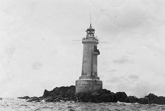 Sakhalin / Kamen' Opasnosti lighthouse - historic photo
Source: [url=http://www.sakhalin.ru/Region/lighthouses/ZhonkNew.htm]Sakhalin.ru[/url]
Keywords: Sakhalin;Far East;Russia;Japan sea;Sea of Okhotsk;La Perouse Strait;Historic