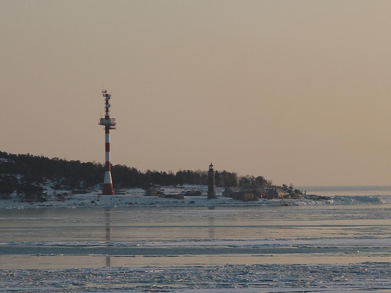 Gulf of Finland / Gogland / Yuzhnyy Goglandskiy lighthouse and radar tower
Photo by [url=http://dmitry-v-ch-l.livejournal.com/]Dmtry Lobusov[/url]
Keywords: Gogland;Russia;Gulf of Finland;Vessel Traffic Service