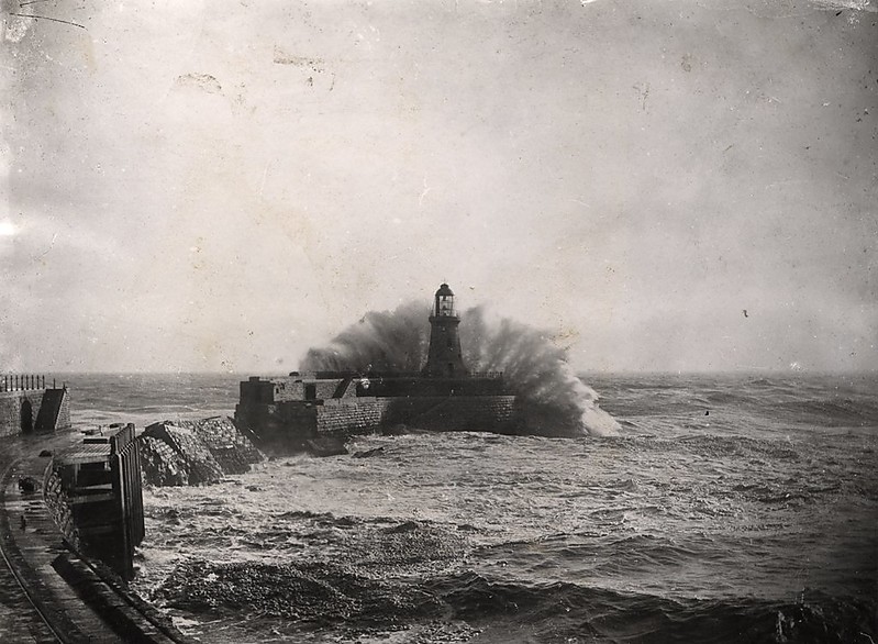 Tynemouth North Pier lighthouse - historic stormy photo
Keywords: Tynemouth;England;United Kingdom;Historic;Storm