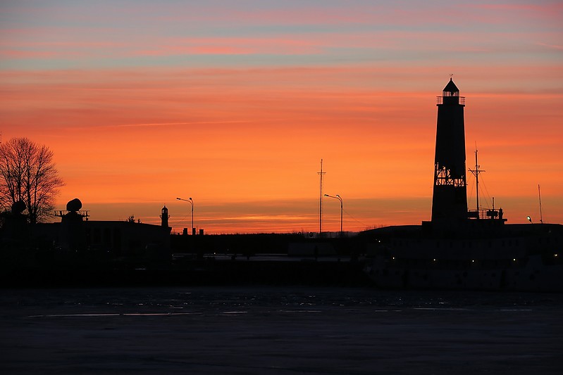 Saint-Petersburg / Kronshtadt rear lighthouse at sunset
Author of the photo: [url=http://fotki.yandex.ru/users/winterland4/]Vyuga[/url]
Keywords: Kronshtadt;Russia;Gulf of Finland;Sunset