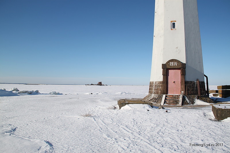 Saint-Petersburg / Morskoy Kanal Rear lighthouse - entrance
Author of the photo: [url=http://fotki.yandex.ru/users/fotosergs/]FotosergS[/url]
Keywords: Saint-Petersburg;Gulf of Finland;Russia;Offshore;Winter;Interior