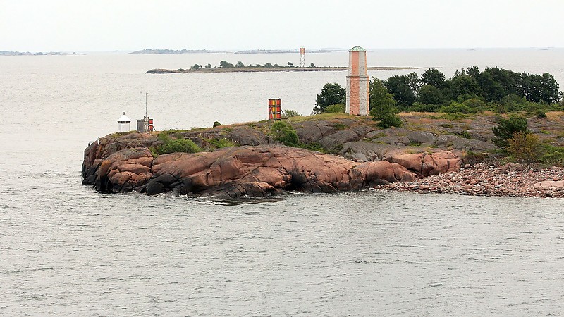 Ledskär light (left) and daybeacon (right)
other two constructions - unlit range 
Author of the photo: [url=http://fotki.yandex.ru/users/sommers/]Alexey Solovev[/url]
Keywords: Aland Islands;Finland;Baltic sea;Saaristomeri