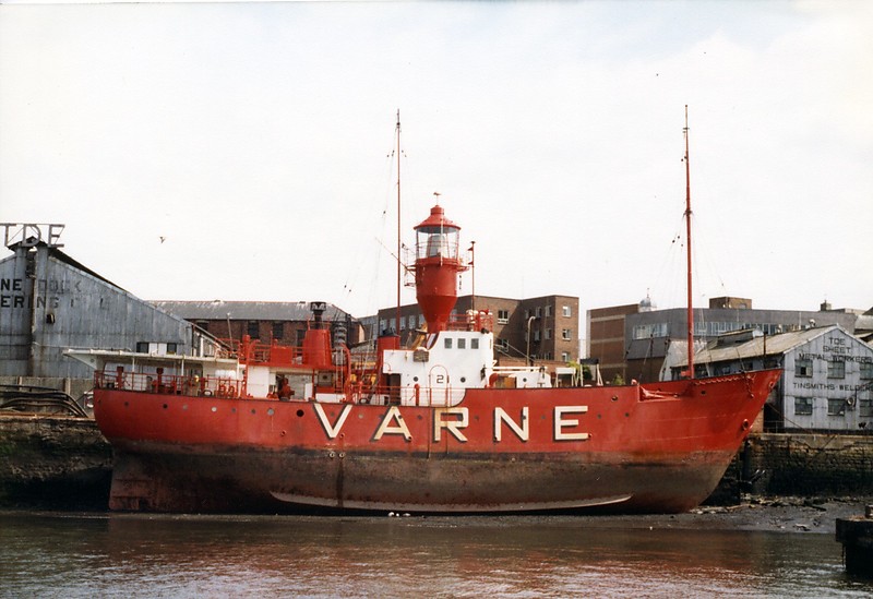 Trinity house Lightvessel 21 (LV 21)
Light Vessel 'Varne' LV21 12th August 1983 alongside T.D.E. in the river Tyne for repair and paint up.
Permission granted by [url=http://forum.shipspotting.com/index.php?action=profile;u=25876]Ken Lubi[/url]
[url=http://www.shipspotting.com/gallery/photo.php?lid=1001383]Original photo[/url]
Keywords: United Kingdom;Lightship;England