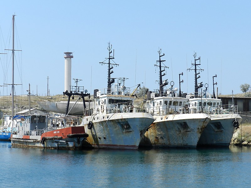 Sevastopol / Kamyshovaya Bay Rear Range Lighthouse
AKA Fishing Harbour Rear Range
[url=http://www.shipspotting.com/gallery/photo.php?lid=1362056]Original photo[/url]
Keywords: Crimea;Sevastopol;Black Sea;Russia
