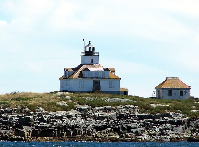 Maine / Egg Rock lighthouse
Author of the photo: [url=https://www.flickr.com/photos/bobindrums/]Robert English[/url]
Keywords: Maine;Atlantic ocean;United States