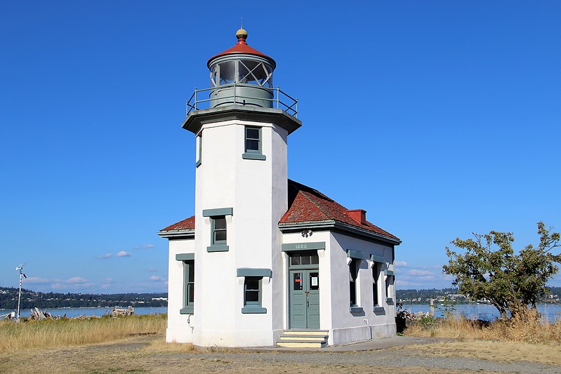 Washington / Point Robinson lighthouse
Author of the photo: [url=http://www.flickr.com/photos/21953562@N07/]C. Hanchey[/url]
Keywords: Seattle;Washington;United States