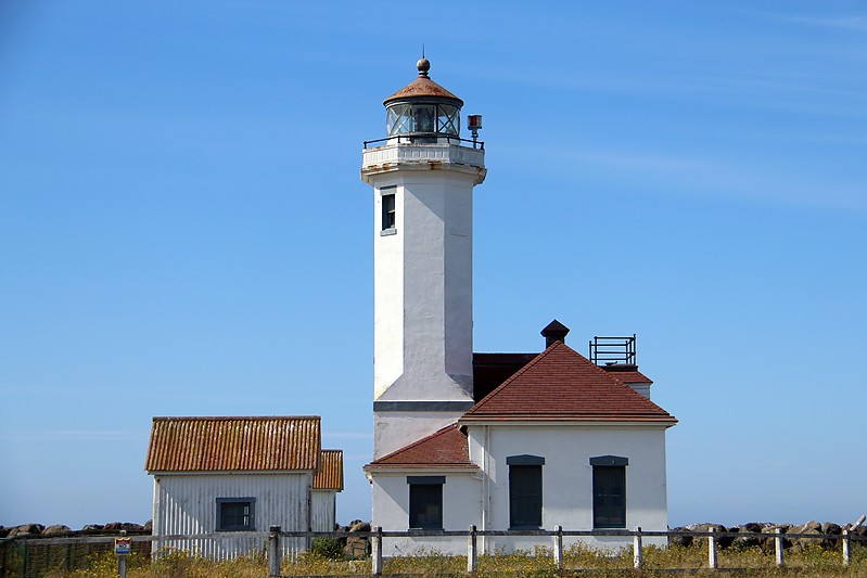 Washington / Point Wilson lighthouse
Author of the photo: [url=http://www.flickr.com/photos/21953562@N07/]C. Hanchey[/url]
Keywords: Strait of Juan de Fuca;United States;Washington;Puget Sound