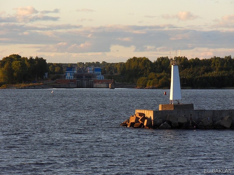Onega lake / Povenetskiy light
Famous waterlocks of the White Sea-Baltic Sea Canal are seen behind
Keywords: Onega lake;Russia