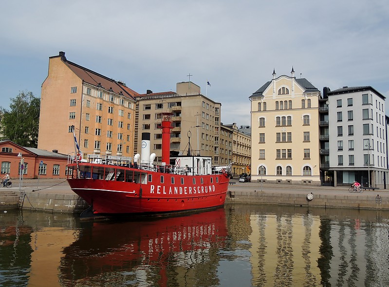 Helsinki / Relandersgrund lightship
1888-1914 Relandersgrund station
July 1914 	during WWI withdrawn from Relandersgrund station and sent to Rauma. Russian seamen, wildly celebrating their revolution, sailed it to the southern shore of the Gulf of Finland and sank it
1918 the lightship was raised, repaired in Tallin, brought to Helsinki and converted into a reserve lightship
1918-1937 reserve lightship "RESERV I" 
1937 decommissioned 
1938-1978 expedition vessel "VUOLLE"
1978 sold for scrap
[url=http://www.feuerschiffseite.de/SCHIFFE/FINNLAND/relanders/rellugb.htm](Source)[/url]
Author of the photo: [url=https://www.flickr.com/photos/bobindrums/]Robert English[/url]
Keywords: Helsinki;Finland;Gulf of Finland;Lightship