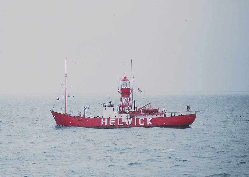 Trinity House Lightvessel No. 15 (LV 15)
photo made July 25, 1981
Number of vessel is not seen
Permission granted by 
[url=http://forum.shipspotting.com/index.php?action=profile;u=184]Capt. Jan Melchers[/url]
[url=http://www.shipspotting.com/gallery/photo.php?lid=1690346]Original photo[/url]
Keywords: England;Bristol channel;Lightship