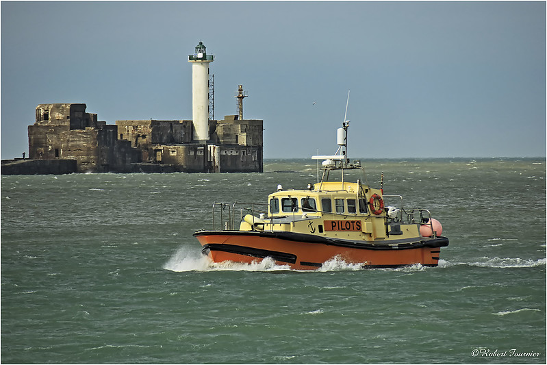 Boulogne-sur-Mer / Digue Carnot lighthouse
Permission granted by [url=http://forum.shipspotting.com/index.php?action=profile;u=3505]Robert Fournier[/url]
Keywords: Boulogne-sur-Mer;France;English channel