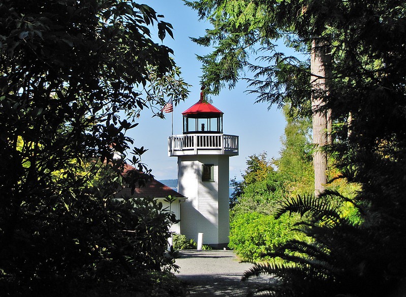 Washington / Skunk Bay lighthouse
Author of the photo: [url=https://www.flickr.com/photos/bobindrums/]Robert English[/url]
Keywords: Puget sound;Washington;Skunk bay;United States