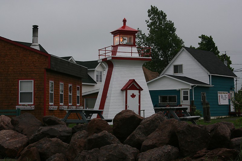 New Brunswick / Cocagne Front Range Lighthouse
Photo source:[url=http://lighthousesrus.org/index.htm]www.lighthousesRus.org[/url]
Keywords: New Brunswick;Canada;Gulf of Saint Lawrence;Northumberland Strait