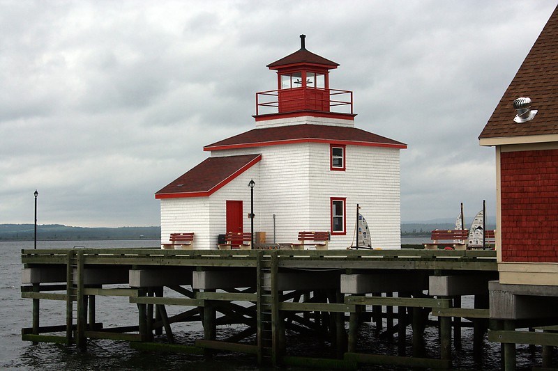 Nova Scotia / Pictou Museum Lighthouse
Photo source:[url=http://lighthousesrus.org/index.htm]www.lighthousesRus.org[/url]
Keywords: Nova Scotia;Canada;Gulf of Saint Lawrence;Northumberland Strait