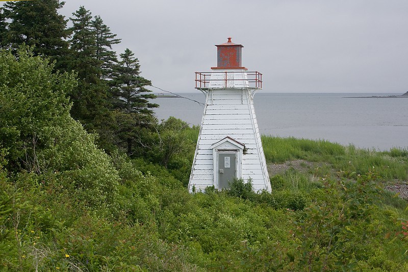 Nova Scotia / Havre Boucher Front Range Lighthouse
Photo source:[url=http://lighthousesrus.org/index.htm]www.lighthousesRus.org[/url]
Keywords: Nova Scotia;Canada;Gulf of Saint Lawrence