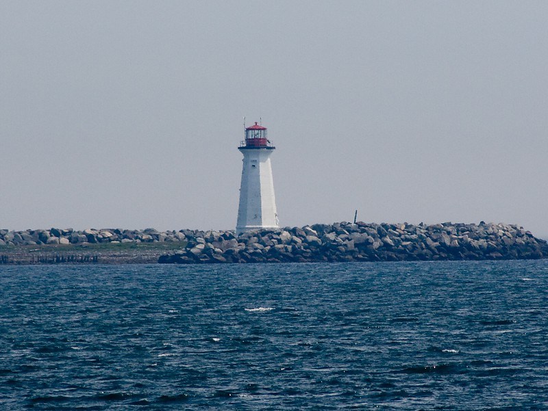 Nova Scotia / Maugher's Beach Lighthouse
Photo source:[url=http://lighthousesrus.org/index.htm]www.lighthousesRus.org[/url]
On McNab island in Halifax harbour
Keywords: Nova Scotia;Canada;Atlantic ocean
