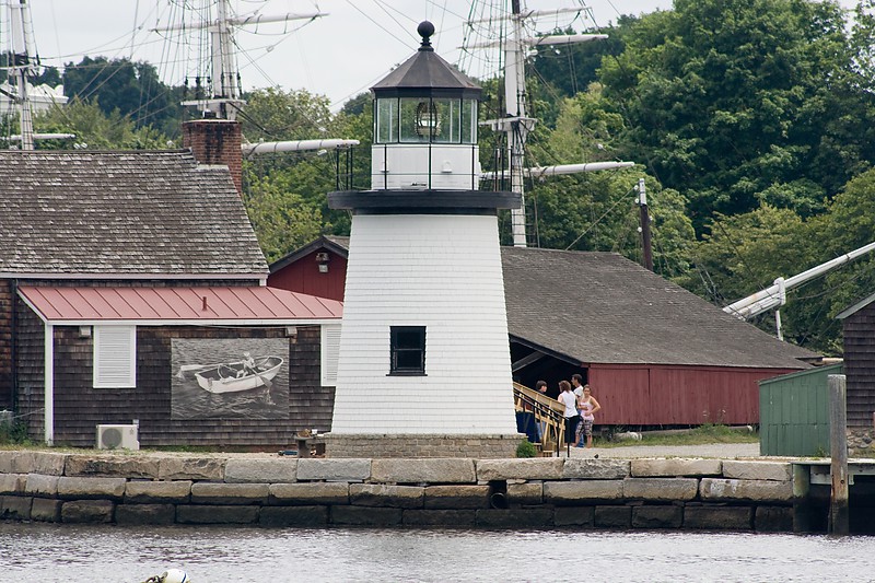Connecticut / Mystic Seaport lighthouse
Photo source:[url=http://lighthousesrus.org/index.htm]www.lighthousesRus.org[/url]
Keywords: Connecticut;United States;Atlantic ocean