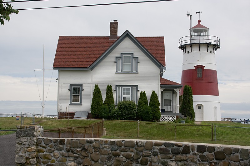 Connecticut / Stratford Point lighthouse
Photo source:[url=http://lighthousesrus.org/index.htm]www.lighthousesRus.org[/url]
Keywords: Connecticut;United States;Atlantic ocean