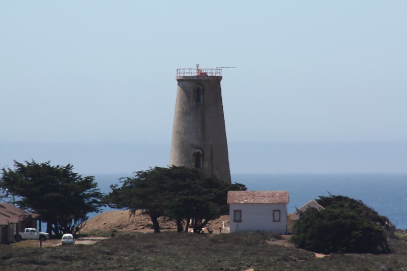 California / Piedras Blancas lighthouse
Author of the photo: [url=http://www.flickr.com/photos/21953562@N07/]C. Hanchey[/url]
Keywords: United States;Pacific ocean;California