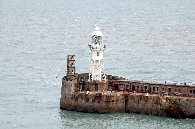 Dover / Admiralty Pier lighthouse
Author of the photo: [url=https://www.flickr.com/photos/bobindrums/]Robert English[/url]
Keywords: Dover;England;United Kingdom;English channel