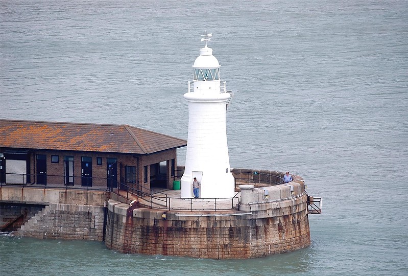 Dover / Prince of Wales Lighthouse
Author of the photo: [url=https://www.flickr.com/photos/bobindrums/]Robert English[/url]
Keywords: Dover;England;United Kingdom;English channel