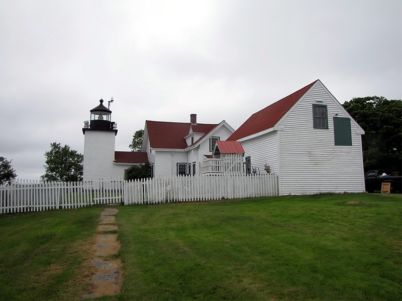 Maine / Fort Point lighthouse
Author of the photo: [url=https://www.flickr.com/photos/bobindrums/]Robert English[/url]
Keywords: Maine;Atlantic ocean;United States