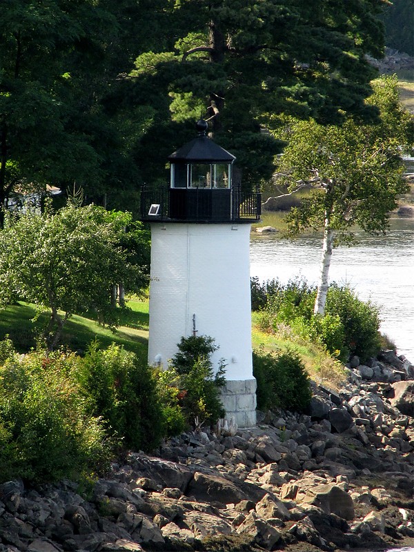 Maine / Whitlock's Mill lighthouse
Author of the photo: [url=https://www.flickr.com/photos/bobindrums/]Robert English[/url]
Keywords: Maine;Narrows;United States