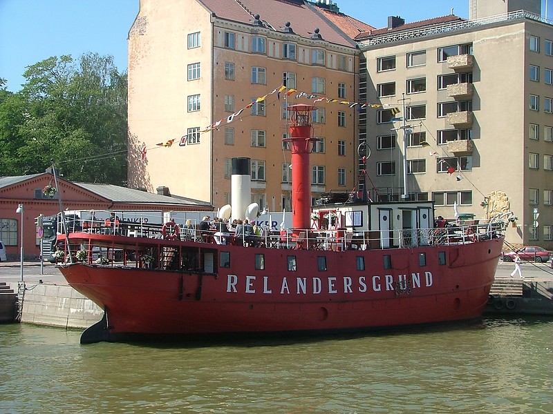 Helsinki / Relandersgrund lightship
1888-1914 Relandersgrund station
July 1914 	during WWI withdrawn from Relandersgrund station and sent to Rauma. Russian seamen, wildly celebrating their revolution, sailed it to the southern shore of the Gulf of Finland and sank it
1918 the lightship was raised, repaired in Tallin, brought to Helsinki and converted into a reserve lightship
1918-1937 reserve lightship "RESERV I" 
1937 decommissioned 
1938-1978 expedition vessel "VUOLLE"
1978 sold for scrap
[url=http://www.feuerschiffseite.de/SCHIFFE/FINNLAND/relanders/rellugb.htm](Source)[/url]
Author of the photo: [url=https://www.flickr.com/photos/larrymyhre/]Larry Myhre[/url]

Keywords: Helsinki;Finland;Gulf of Finland;Lightship