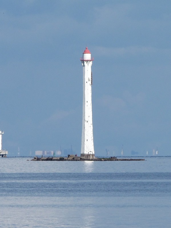 Saint-Petersburg / Morskoy Kanal Rear lighthouse
Author of the photo: [url=https://www.flickr.com/photos/larrymyhre/]Larry Myhre[/url]
Keywords: Saint-Petersburg;Gulf of Finland;Russia;Offshore