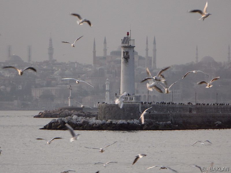 Istanbul / Haydarpasa inner breakwater SE head light
Behind N4904.2 and N4903 are seen
Keywords: Istanbul;Turkey;Bosphorus