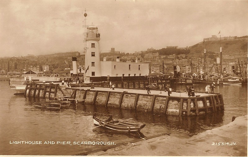North-East Coast / Scarborough Pier Lighthouse
Keywords: Scarborough;England;North sea;United Kingdom;Historic