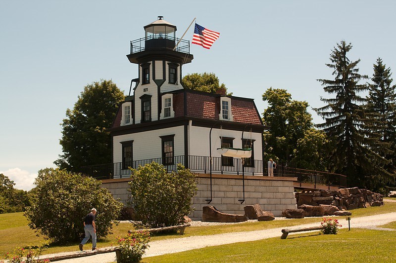 Vermont / Colchester Reef Lighthouse
Photo source:[url=http://lighthousesrus.org/index.htm]www.lighthousesRus.org[/url]
Keywords: United States;Vermont