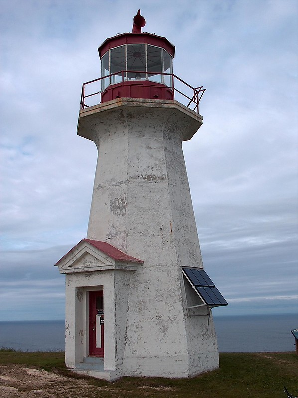 Quebec / Cap d' Espoir Lighthouse
Author of the photo: [url=https://www.flickr.com/photos/gauviroo/]Roberto Gauvin[/url]
Keywords: Canada;Quebec;Gulf of Saint Lawrence