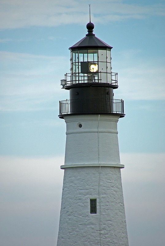 Maine / Portland / Portland Head Lighthouse - Lantern
Author of the photo: [url=http://www.flickr.com/photos/papa_charliegeorge/]Charlie Kellogg[/url]
Keywords: Maine;Portland;Atlantic ocean;United States;Lantern