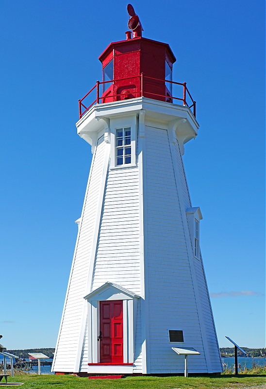 New Brunswick / Mulholland Point Lighthouse
Author of the photo: [url=https://www.flickr.com/photos/archer10/]Dennis Jarvis[/url]
Keywords: New Brunswick;Canada;Bay of Fundy