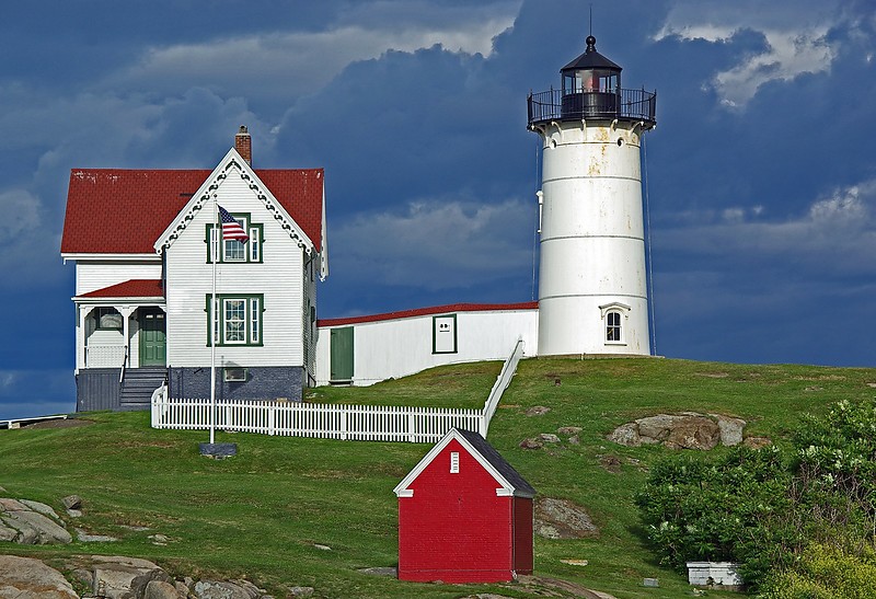 Maine / Cape Neddick (Nubble) Lighthouse
Author of the photo: [url=http://www.flickr.com/photos/papa_charliegeorge/]Charlie Kellogg[/url]
Keywords: Maine;United States;Atlantic ocean