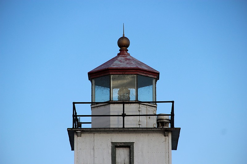 Wisconsin /  Kewaunee Pierhead lighthouse - lantern
Author of the photo: [url=http://www.flickr.com/photos/21953562@N07/]C. Hanchey[/url]
Keywords: Wisconsin;Kewaunee;Michigan;United States;Lantern