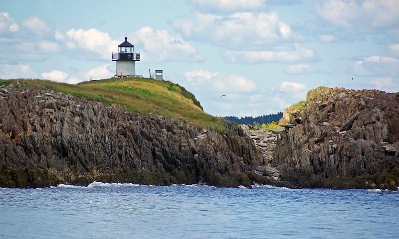 Maine / Pond Island lighthouse
Author of the photo: [url=http://www.flickr.com/photos/papa_charliegeorge/]Charlie Kellogg[/url]
Keywords: Maine;Atlantic ocean;United States