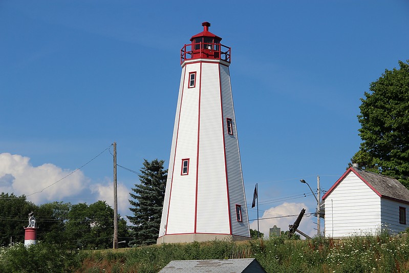 Ontario / Lake Erie / Port Burwell lighthouse
Author of the photo: [url=http://www.flickr.com/photos/21953562@N07/]C. Hanchey[/url]
Keywords: Lake Erie;Ontario;Canada