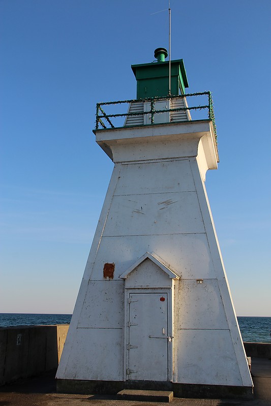 Ontario / Lake Erie / Port Dover West Pier lighthouse
Author of the photo: [url=http://www.flickr.com/photos/21953562@N07/]C. Hanchey[/url]
Keywords: Lake Erie;Ontario;Canada;Port Dover