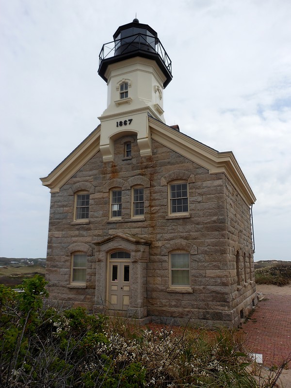 Rhode island / Block Island North lighthouse
Author of the photo: [url=https://www.flickr.com/photos/bobindrums/]Robert English[/url]
Keywords: United States;Rhode island;Atlantic ocean