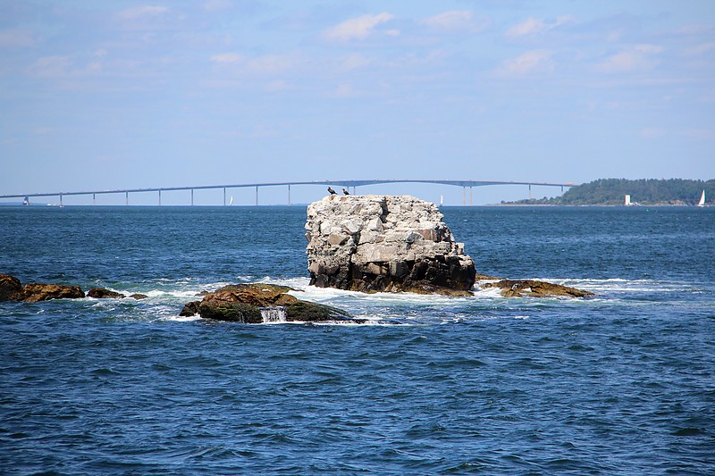 Rhode island / Remnants of Whale rock lighthouse
Author of the photo: [url=http://www.flickr.com/photos/21953562@N07/]C. Hanchey[/url]
Keywords: Rhode island;United States;Offshore;Atlantic ocean