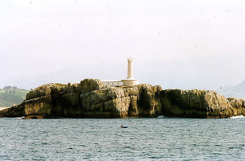 Cantabria / Santander / Isla de Mouro lighthouse
photo made in 1999 
Keywords: Cantabria;Santander;Spain;Bay of Biscay