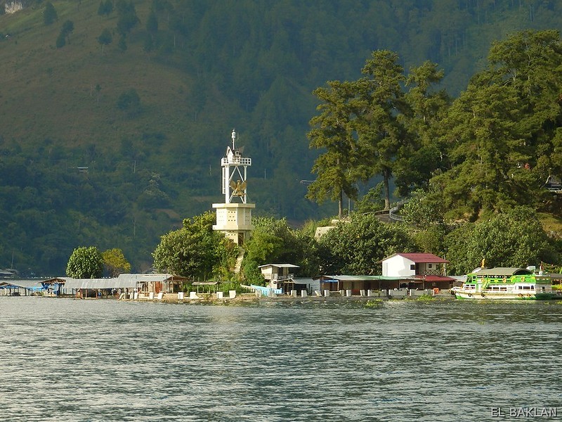 Sumatra / Lake Toba light
Keywords: Sumatra;Indonesia;Lake Toba