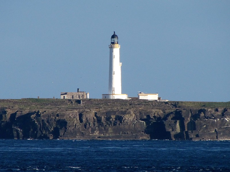Pentland Skerries / Muckle Skerry lighthouse
Distant photo made in the clear weather from South Ronaldsay
AKA Pentland Skerries High
Keywords: Pentland Skerries;Scotland;United Kingdom;Pentland Firth