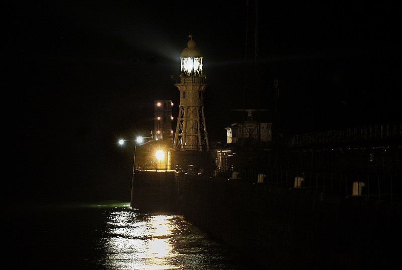 Dover / Admiralty Pier lighthouse
Photo property of [url=http://forum.shipspotting.com/index.php?action=profile;u=10073]John Mavin[/url]
Keywords: Dover;England;United Kingdom;English channel;Night