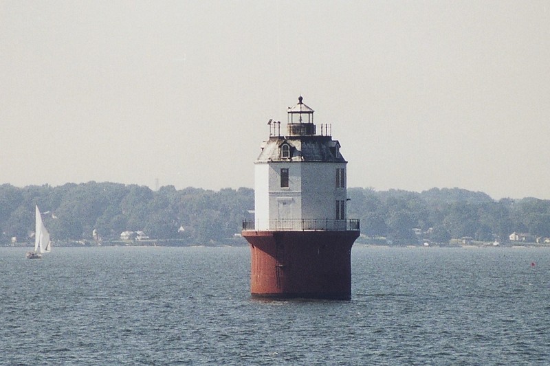 Maryland - CHESAPEAKE BAY - Craighill Channel - Baltimore lighthouse
Photo 2001 
Author of the photo: [url=https://www.flickr.com/photos/larrymyhre/]Larry Myhre[/url]

Keywords: Baltimore;Chesapeake Bay;Offshore;United States;Maryland