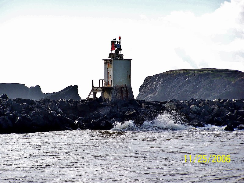 Oregon / Coquille River Entrance / South Jetty light No 8
Author of the photo: [url=https://www.flickr.com/photos/bobindrums/]Robert English[/url]
Keywords: Oregon;United States;Pacific ocean;Coquille River