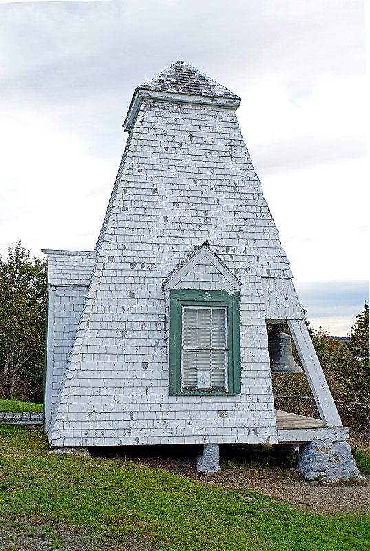 Maine /  Fort Point lighthouse - fogbell
Author of the photo: [url=https://www.flickr.com/photos/archer10/]Dennis Jarvis[/url]
Keywords: Maine;Atlantic ocean;United States;Siren